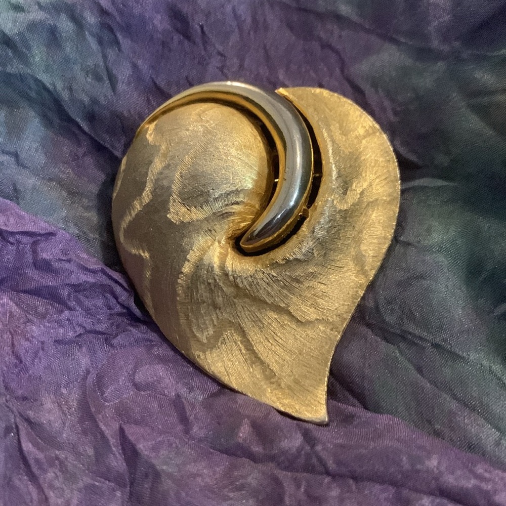 JJ Vintage Gold Heart-Shaped Brooch